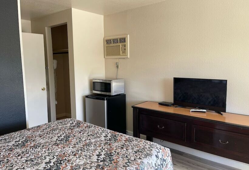 Soledad Motel 8