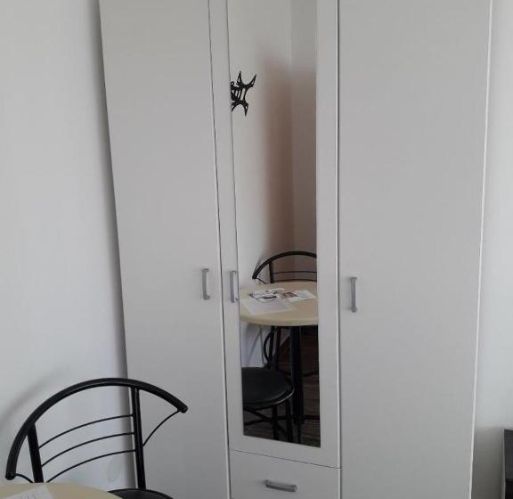 پانسیون Hedonist