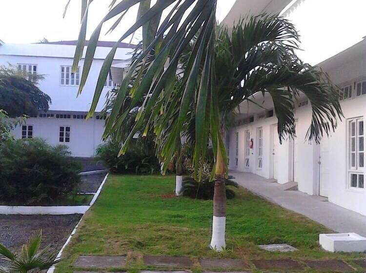 تختخواب و صبحانه Sea Shell Palms, Ocho Rios