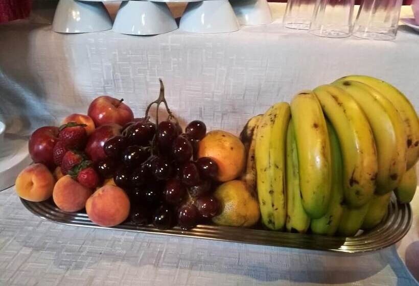 تختخواب و صبحانه Wooden Wasi Hostel