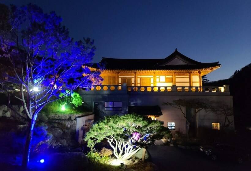 בית מלון כפרי Korea Palace