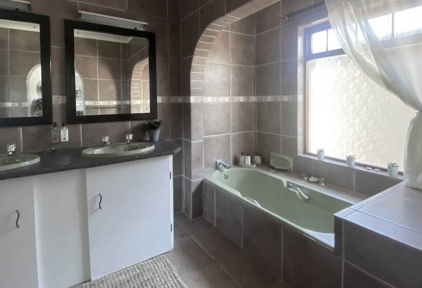 Dolphin Circle Bed And Breakfast