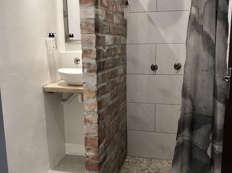 Dolphin Circle Bed And Breakfast