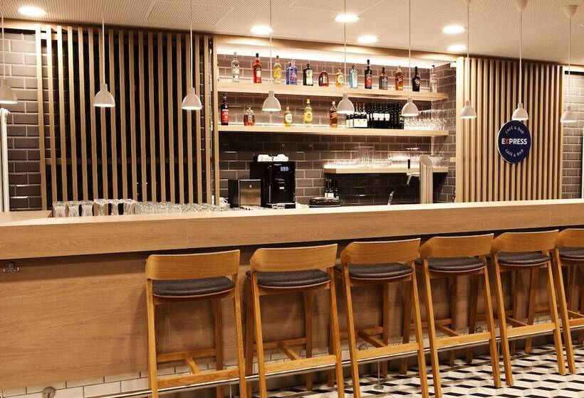 هتل Holiday Inn Express   Mülheim   Ruhr, An Ihg