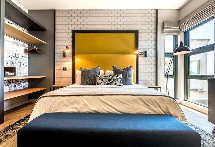 هتل The Junction Boutique