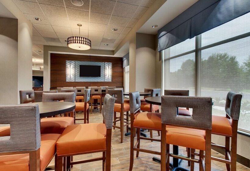 בית מלון כפרי Drury Inn & Suites Knoxville West