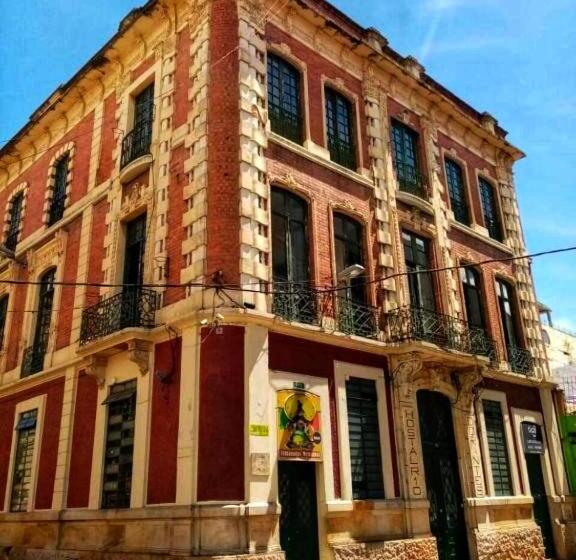 هاستل Hostal R10