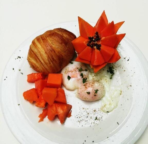 هاستل Hostal R10