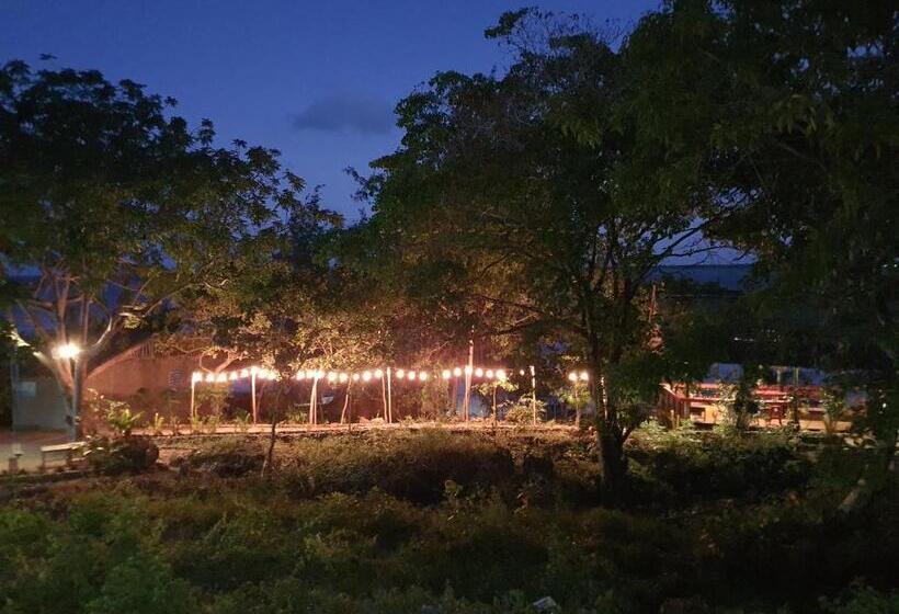 هتل Scuba Republic Beach Bungalows