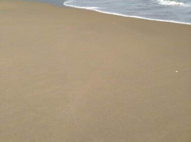 استراحتگاه Wis Beach Khanom
