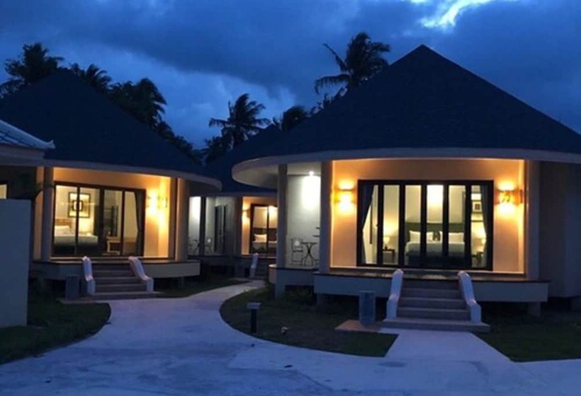 استراحتگاه Wis Beach Khanom