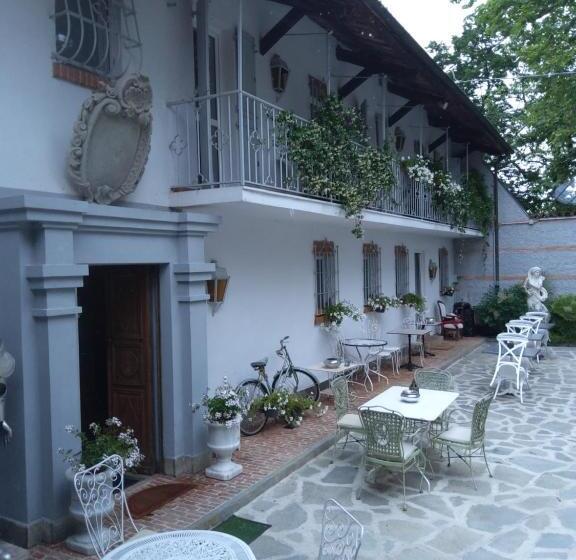 بنسيون Antica Villa Cuneo  Guest House   B&b E Non Un Hotel A Cuneo