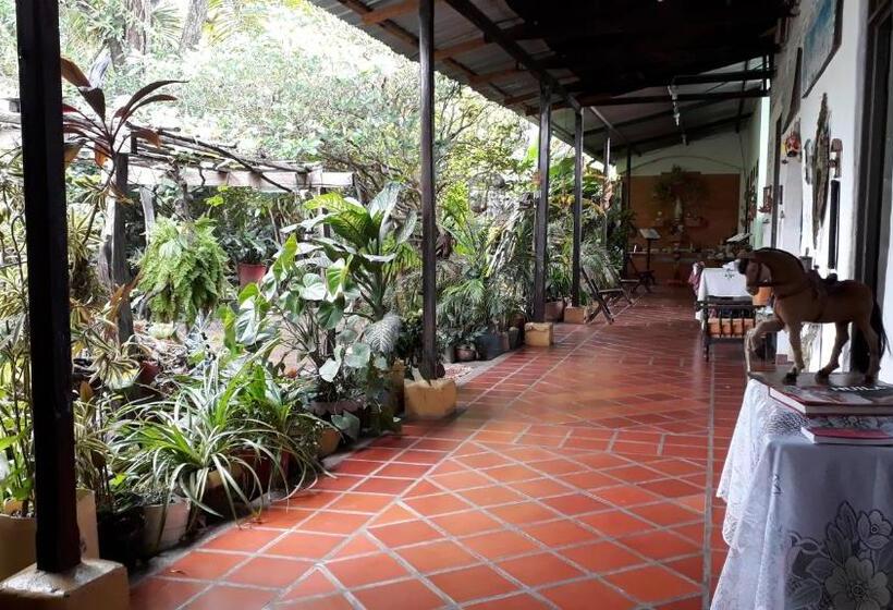 هاستل Hostal Villa Cecilia