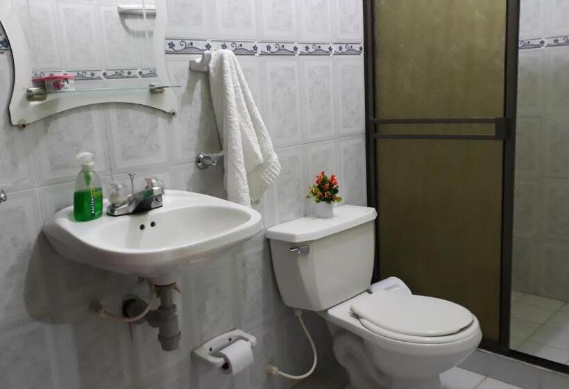 هاستل Hostal Villa Cecilia