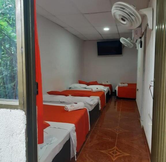 هاستل Hostal Villa Cecilia