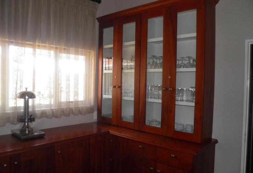 בית מלון כפרי Long Creek Lodge