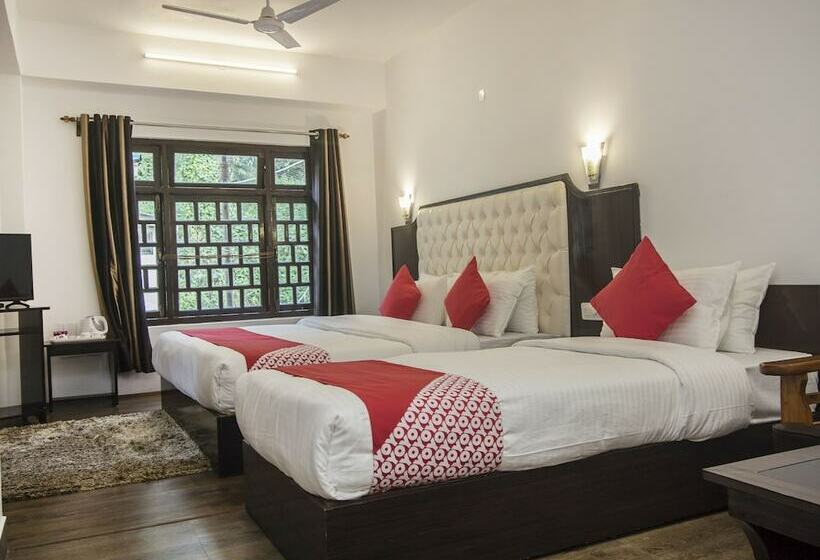 هتل Oyo 16637 Tiara Regency