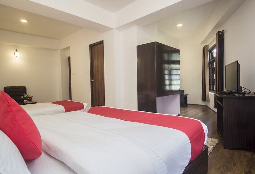 هتل Oyo 16637 Tiara Regency