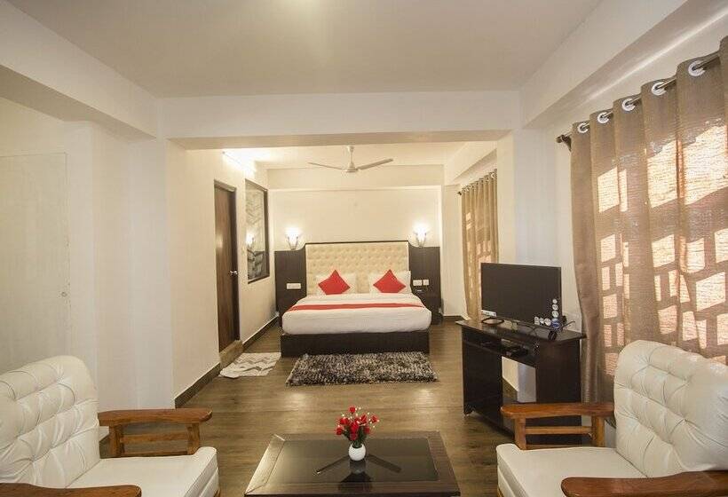 هتل Oyo 16637 Tiara Regency