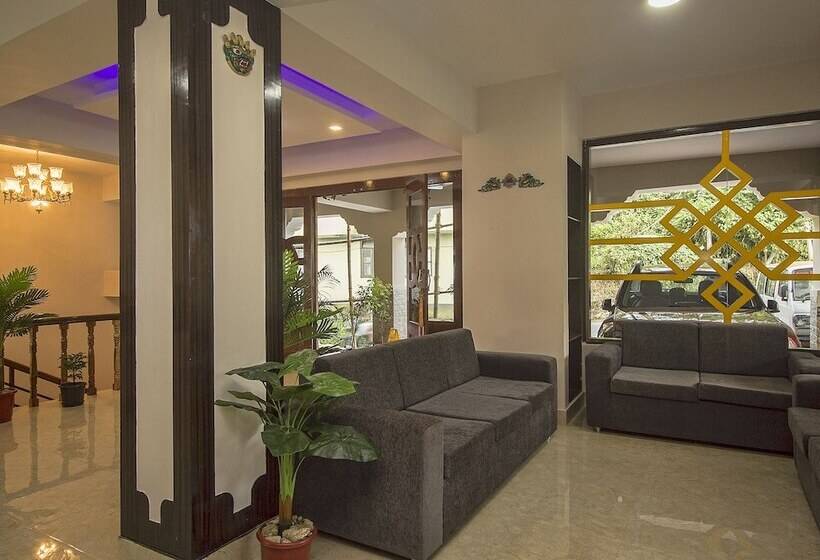 هتل Oyo 16637 Tiara Regency