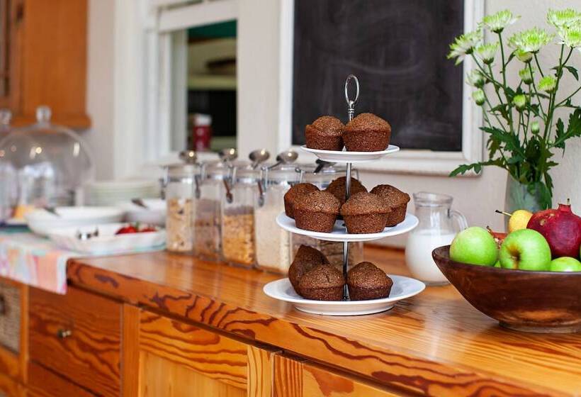 بنسيون The Habit Guesthouse