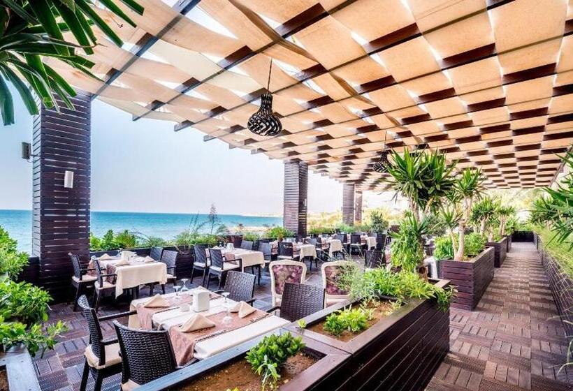 پانسیون Dome Hotel & Casino At Central Kyrenia