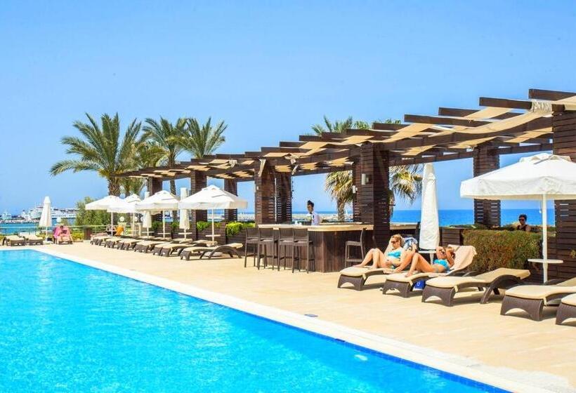 پانسیون Dome Hotel & Casino At Central Kyrenia