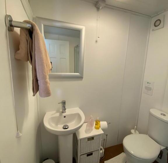 بنسيون White Heather Guest House