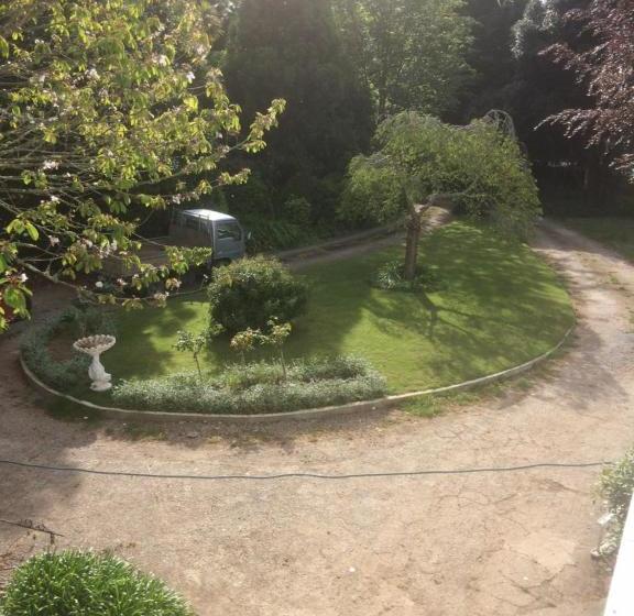 تختخواب و صبحانه Annandale Manor