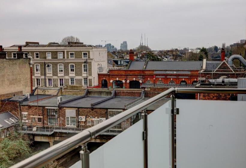 Putney Hotel; Bw Signature Collection