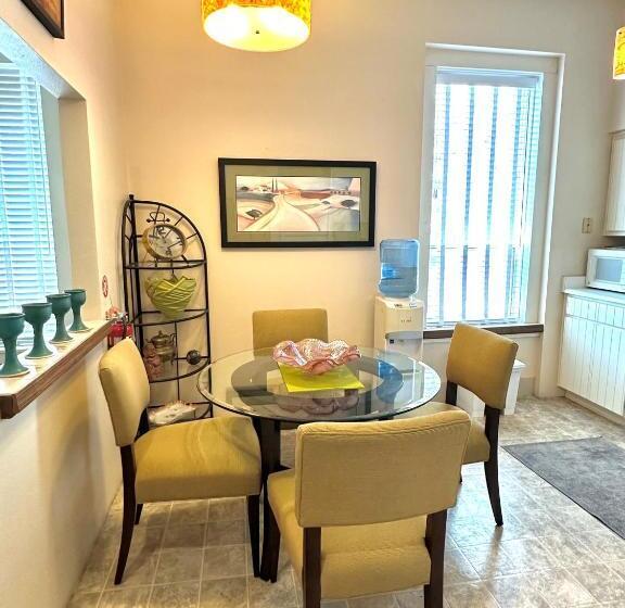 Bisbee Brownstone Suites