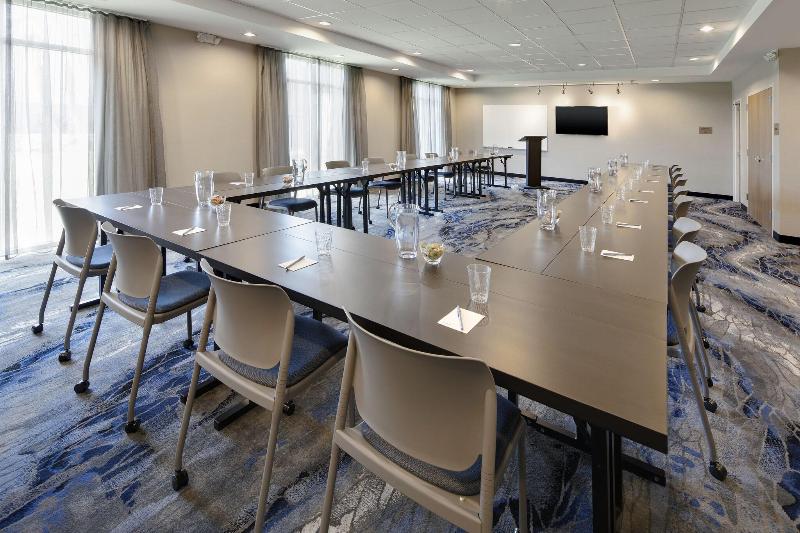 Отель Fairfield Inn & Suites By Marriott Tampa Wesley Chapel