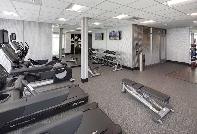 Отель Fairfield Inn & Suites By Marriott Tampa Wesley Chapel