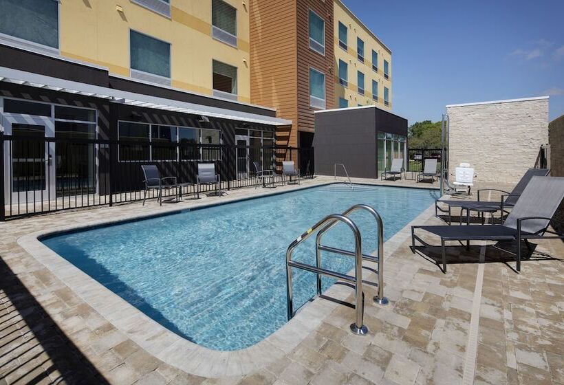 Отель Fairfield Inn & Suites By Marriott Tampa Wesley Chapel