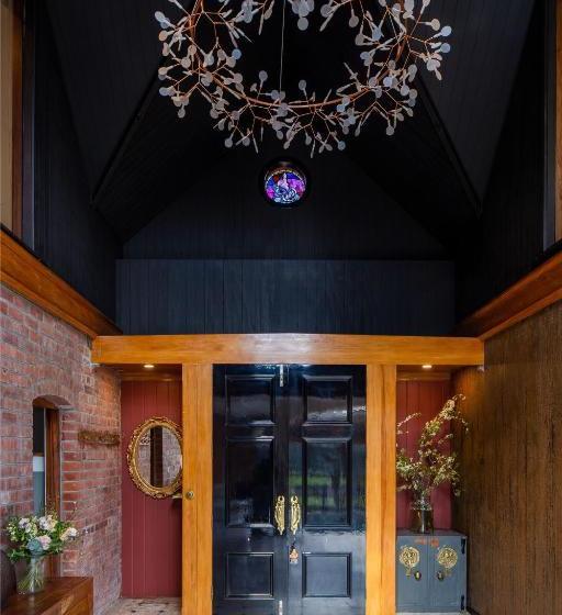 پانسیون The Britten Stables