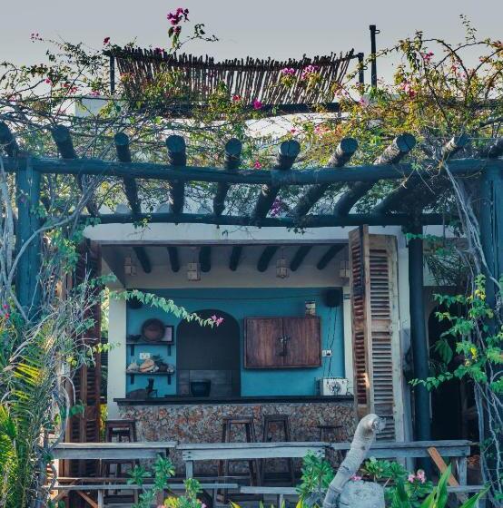 הוסטל The Slow Leopard Kilwa