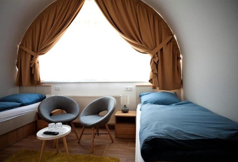 هاستل Penzion U Pidly