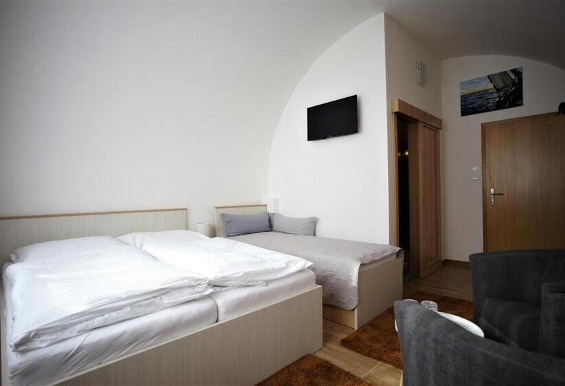 هاستل Penzion U Pidly