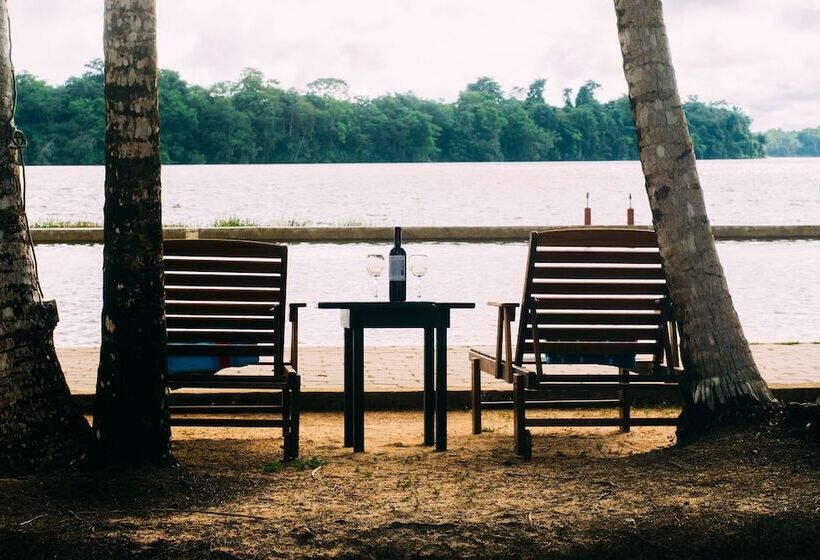 هتل Overbridge River Resort