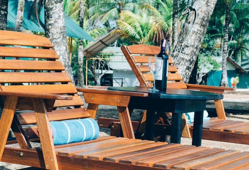 هتل Overbridge River Resort