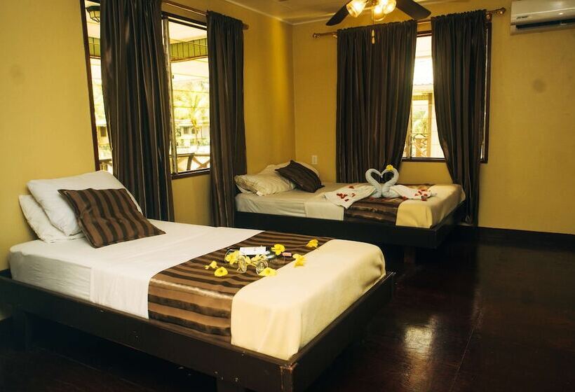 هتل Overbridge River Resort