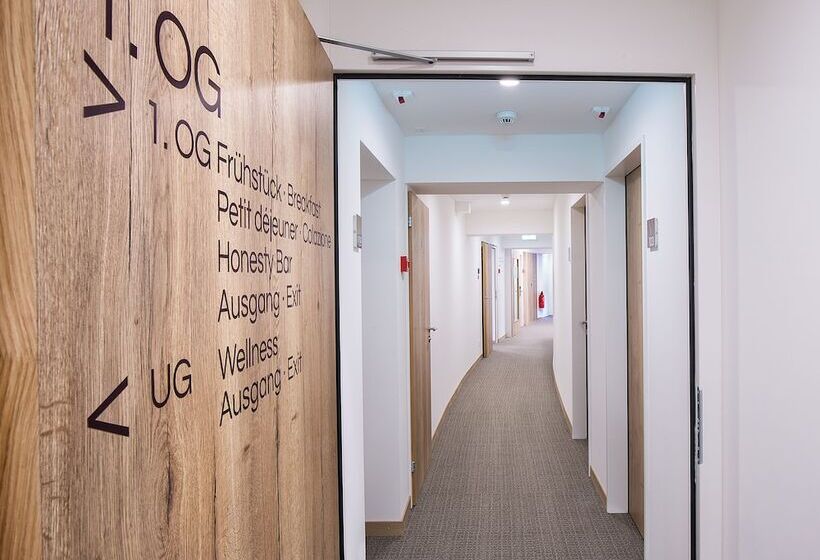 Отель Vaduzerhof By B Smart