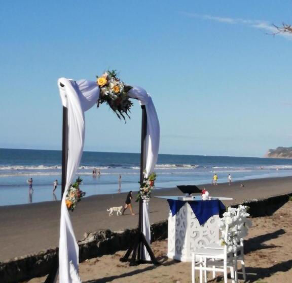 هتل Hosteria B Y B