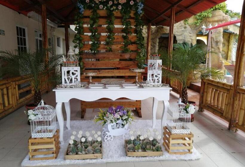 هتل Hosteria B Y B