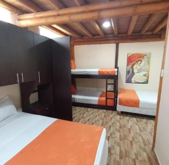 هتل Hosteria B Y B