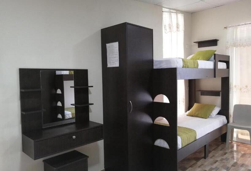 هتل Hosteria B Y B