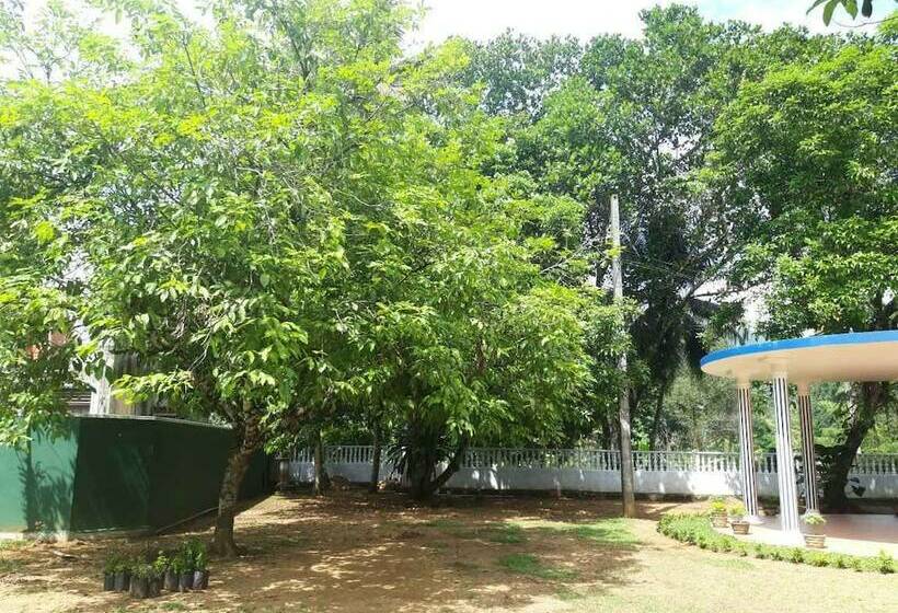 Contour Heritance Hotel  Delgoda Walawwa