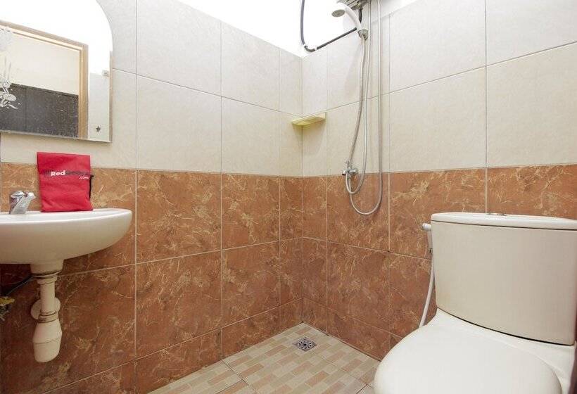 پانسیون Reddoorz Near Jalan Wolter Monginsidi Manado