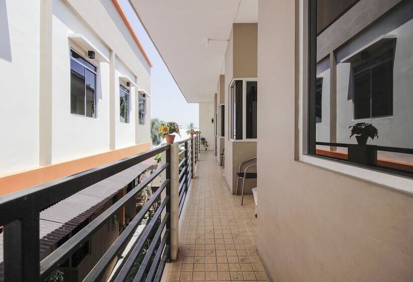 پانسیون Reddoorz Near Jalan Wolter Monginsidi Manado