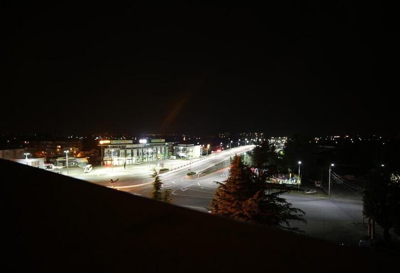 پانسیون West Tower